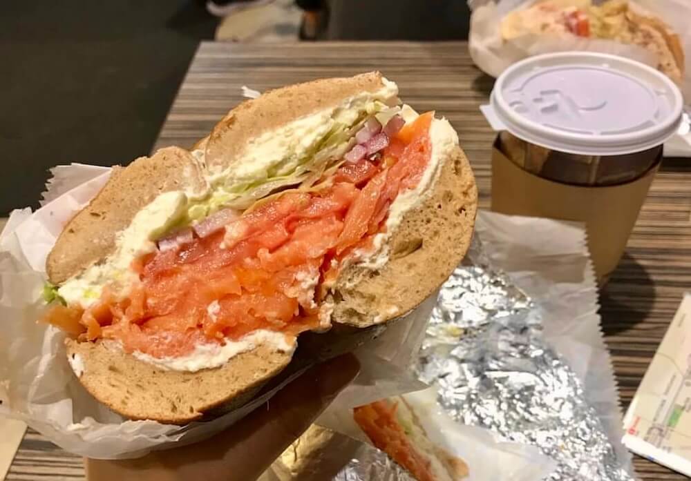 ミッドタウンの朝食スポット（Best Bagel & Coffee）